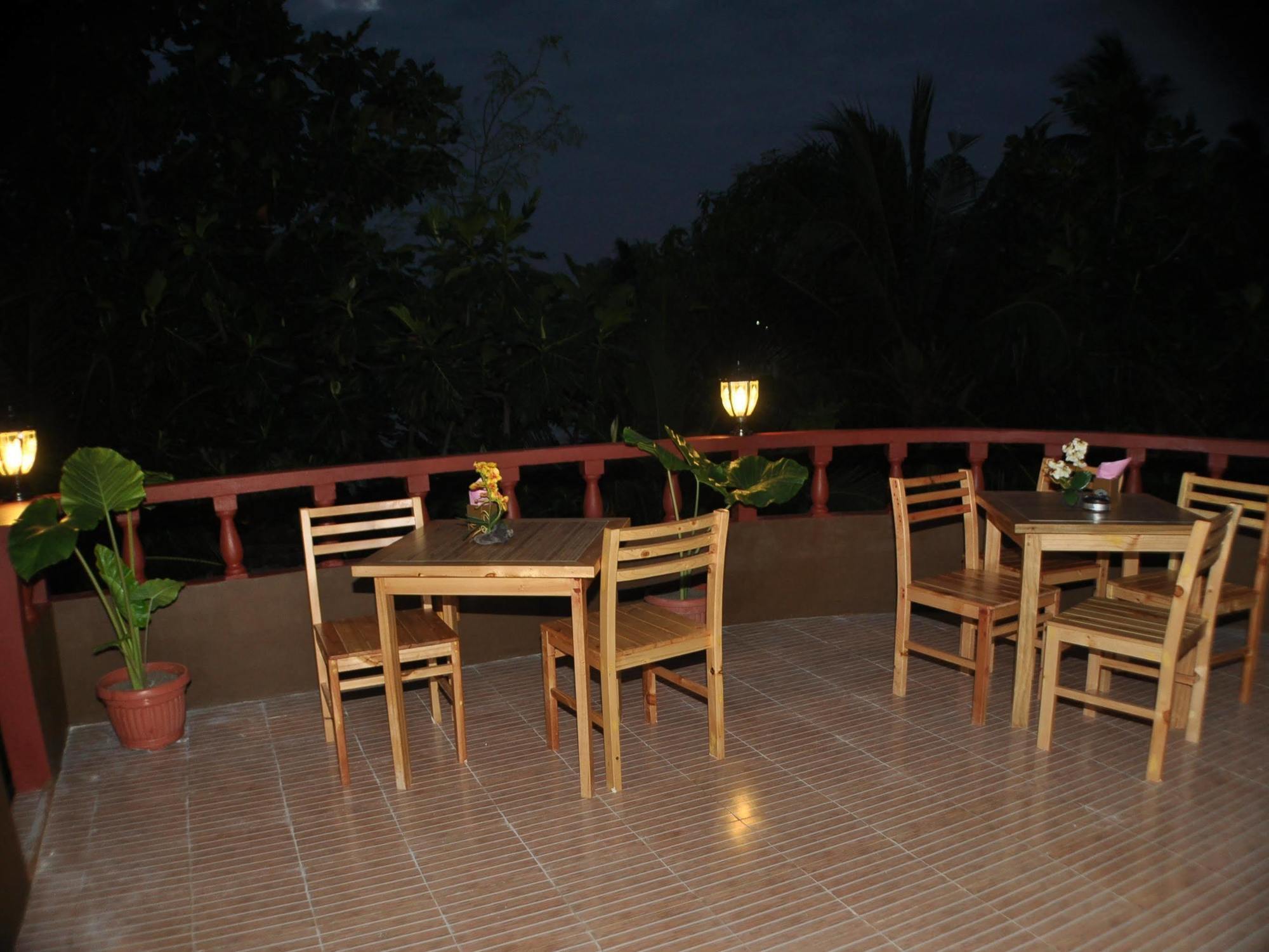 Hotel Shadow Palm Maafushi Exterior foto